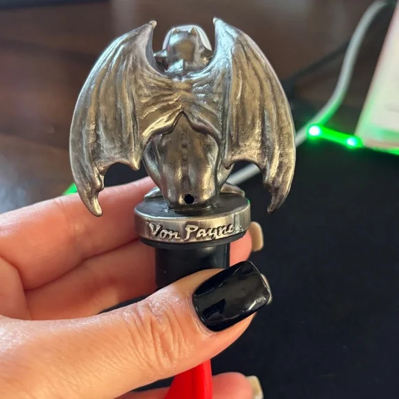 VON PAYNE BLACK WHISKEY BOTTLE WITH METAL GARGOYLE POURER - Picture 5 of 5